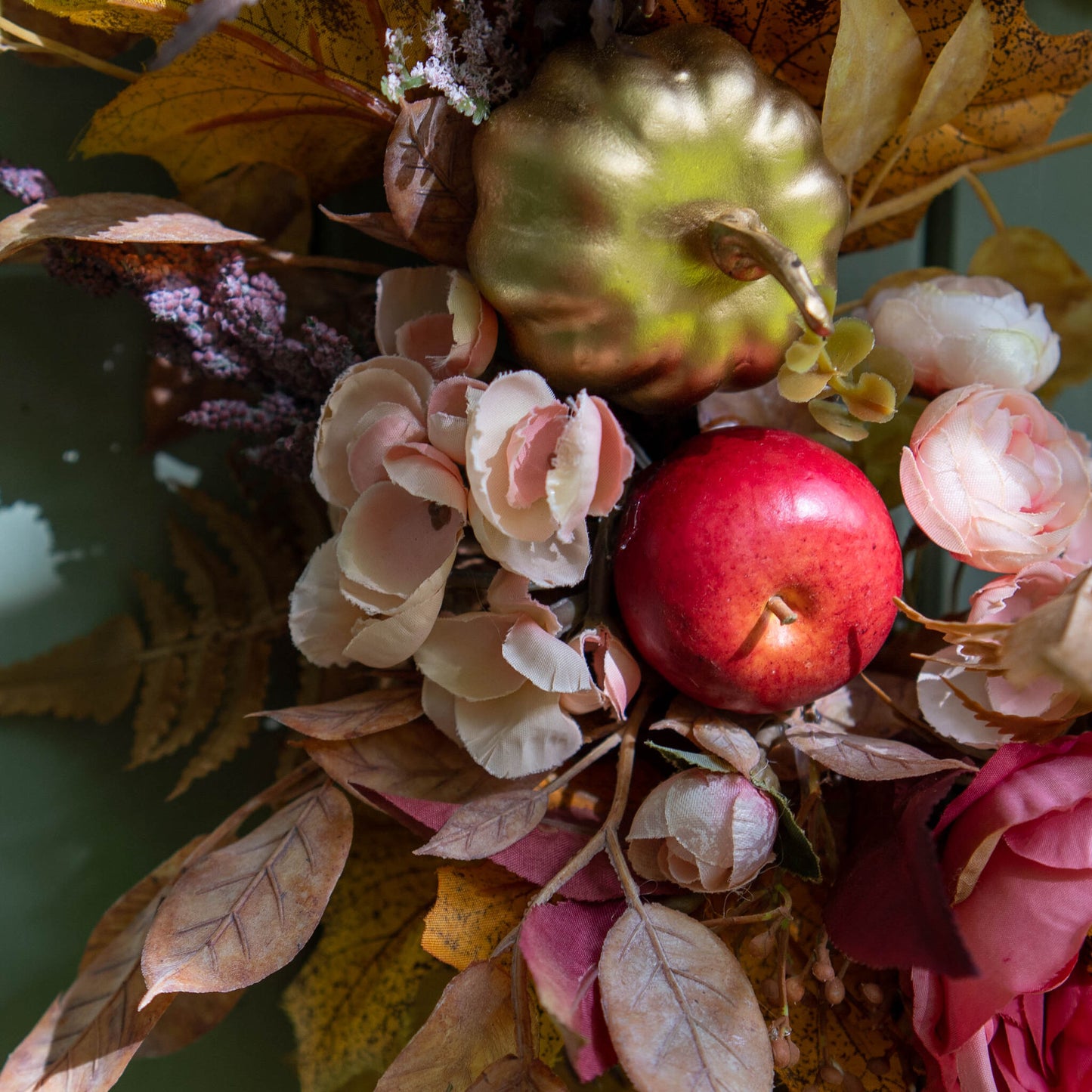 FREDERICA | Autumn wreath with rose and gold flowers