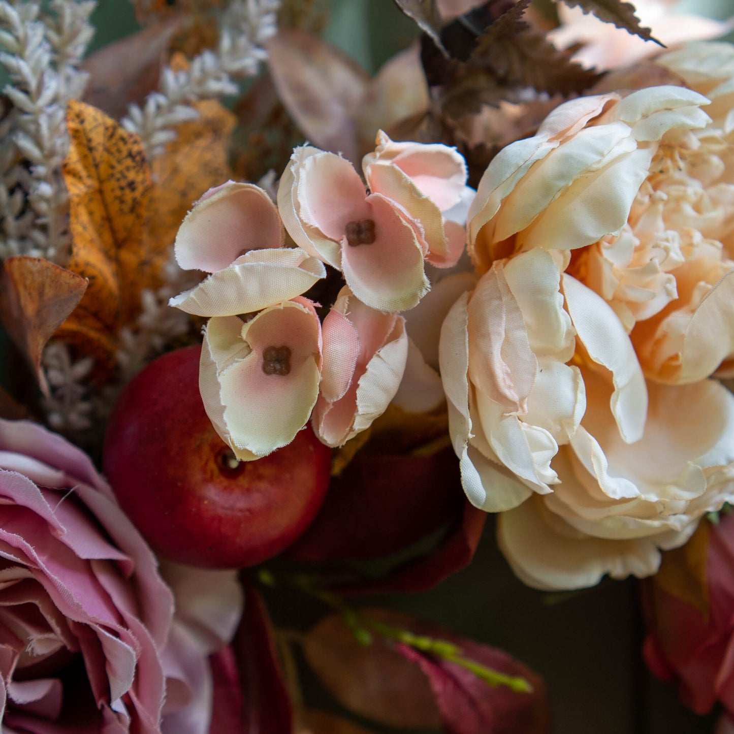 FREDERICA | Autumn wreath with rose and gold flowers