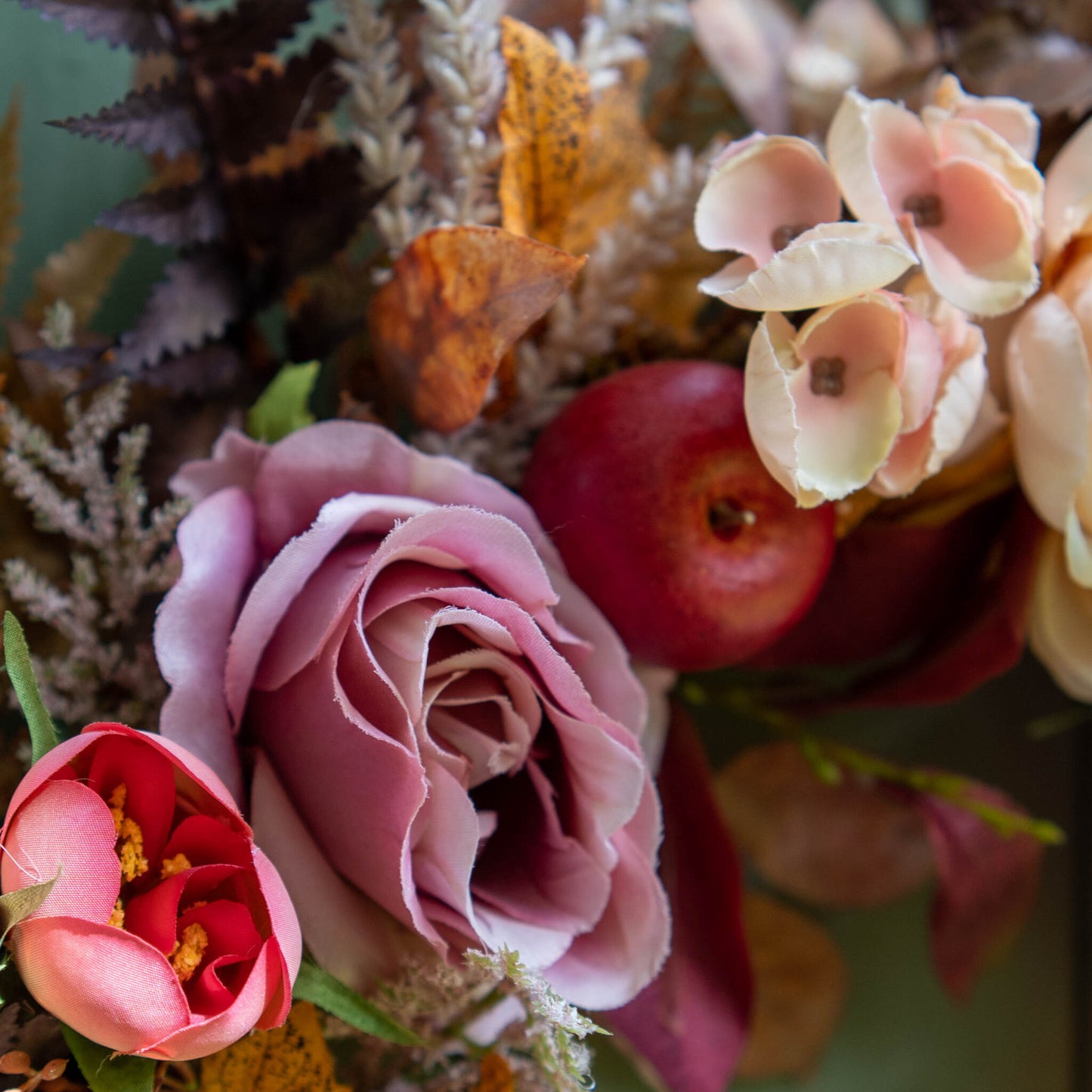 FREDERICA | Autumn wreath with rose and gold flowers