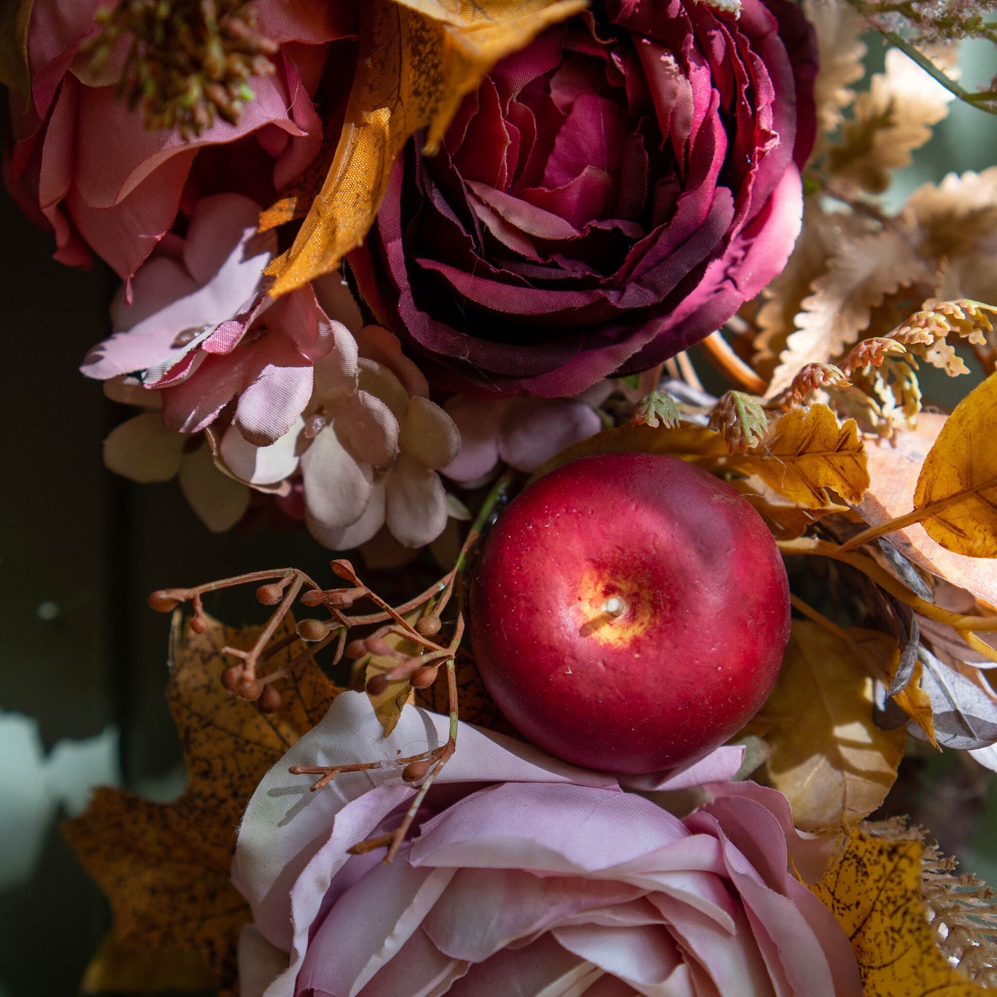 FREDERICA | Autumn wreath with rose and gold flowers