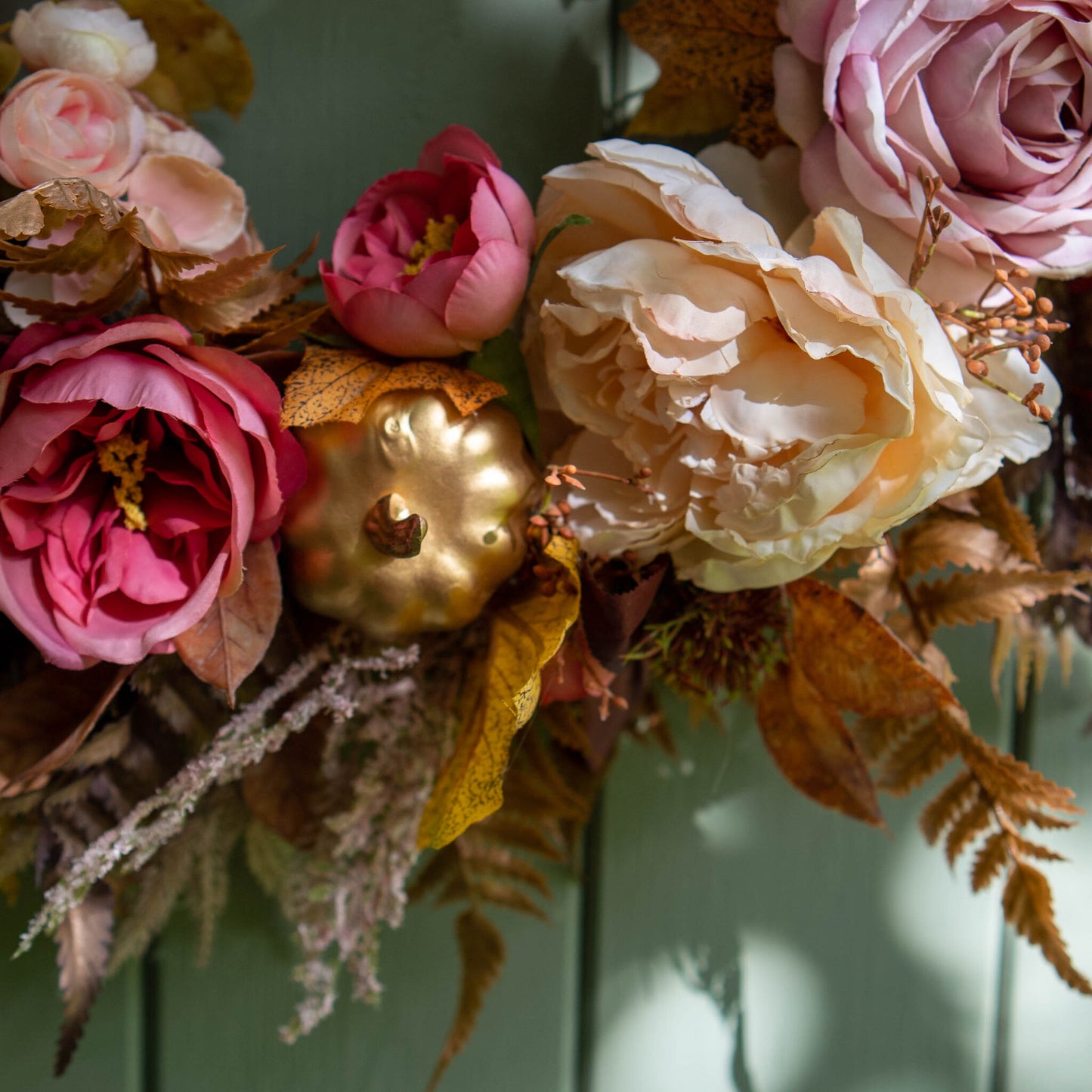 FREDERICA | Autumn wreath with rose and gold flowers