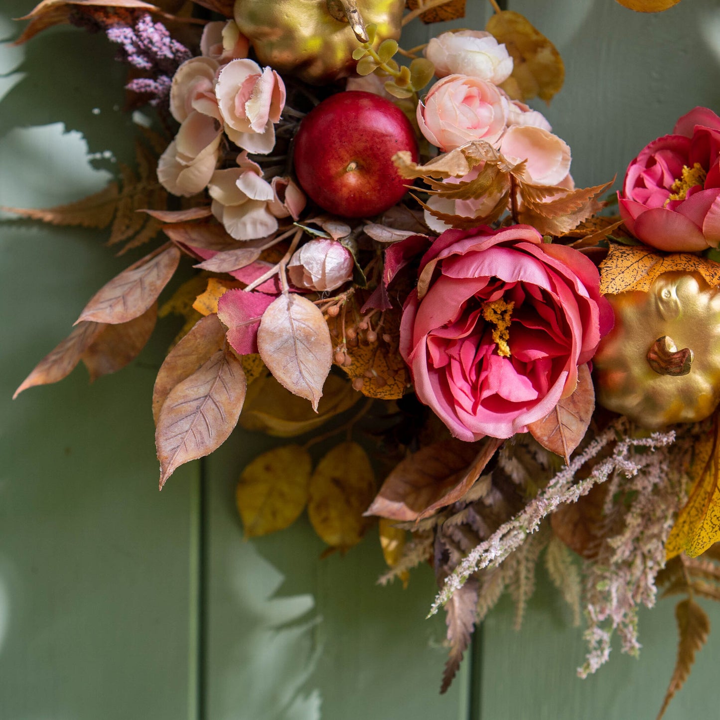 FREDERICA | Autumn wreath with rose and gold flowers